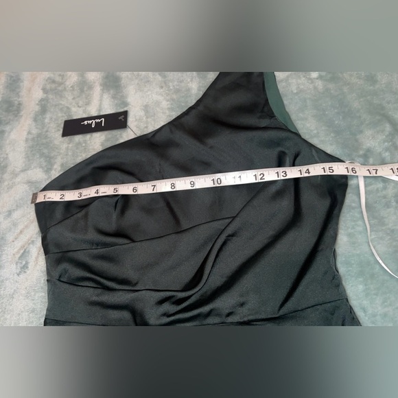 Lulus Emerald Green One-Shoulder Satin Formal Maxi Dress  Small NWT - Picture 4 of 7